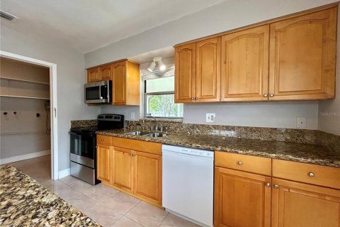 Villa ou maison à louer à Saint Petersburg, Floride: 2 chambres, 104.79 m2 № 2413578 - photo 7