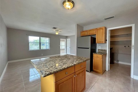 Villa ou maison à louer à Saint Petersburg, Floride: 2 chambres, 104.79 m2 № 2413578 - photo 8