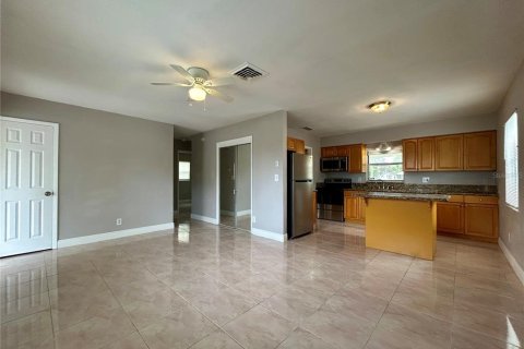 Villa ou maison à louer à Saint Petersburg, Floride: 2 chambres, 104.79 m2 № 2413578 - photo 9