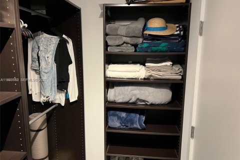 Copropriété à vendre à North Miami Beach, Floride: 2 chambres, 104.33 m2 № 1997370 - photo 15