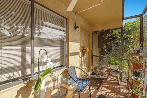 Villa ou maison à vendre à Pompano Beach, Floride: 2 chambres, 84.08 m2 № 2001172 - photo 11