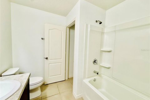 Villa ou maison à louer à Auburndale, Floride: 4 chambres, 157.56 m2 № 1823002 - photo 6
