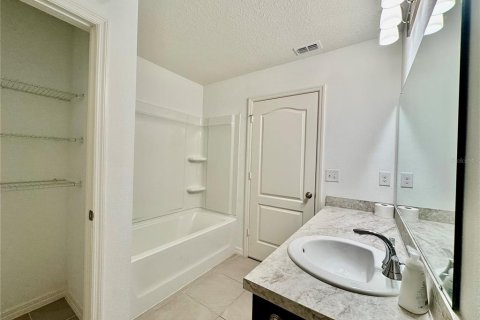 Villa ou maison à louer à Auburndale, Floride: 4 chambres, 157.56 m2 № 1823002 - photo 7