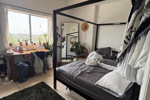 Condo in Miami, Florida, 2 bedrooms  № 1982709 - photo 24