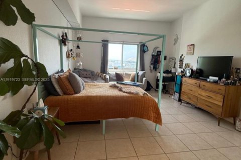 Condo in Miami, Florida, 2 bedrooms  № 1982709 - photo 17