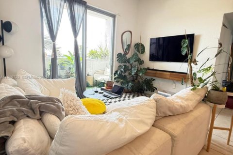 Condo in Miami, Florida, 2 bedrooms  № 1982709 - photo 12