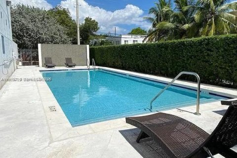 Condo in Miami, Florida, 2 bedrooms  № 1982709 - photo 4