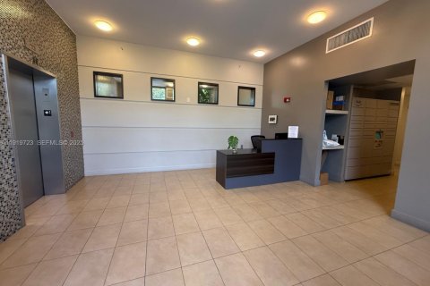 Condo in Miami, Florida, 2 bedrooms  № 1982709 - photo 3