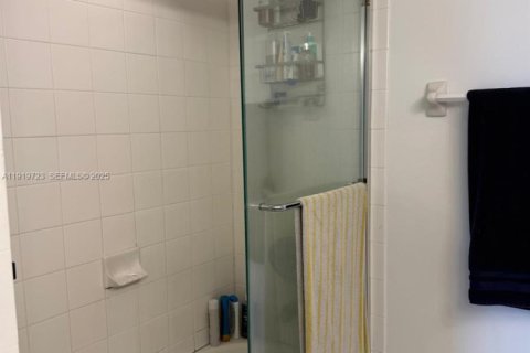 Condo in Miami, Florida, 2 bedrooms  № 1982709 - photo 18