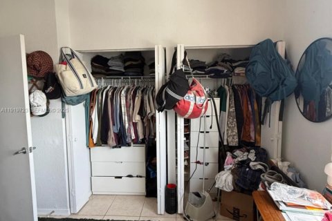 Condo in Miami, Florida, 2 bedrooms  № 1982709 - photo 2