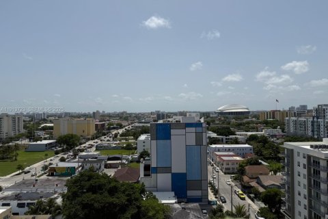 Condo in Miami, Florida, 2 bedrooms  № 1982709 - photo 15