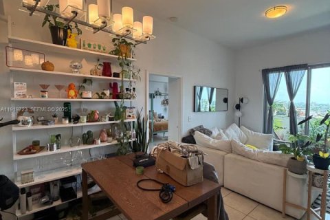 Condo in Miami, Florida, 2 bedrooms  № 1982709 - photo 10