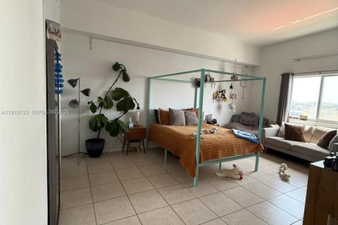 Condo in Miami, Florida, 2 bedrooms  № 1982709 - photo 16