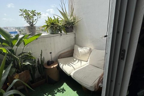 Condo in Miami, Florida, 2 bedrooms  № 1982709 - photo 13