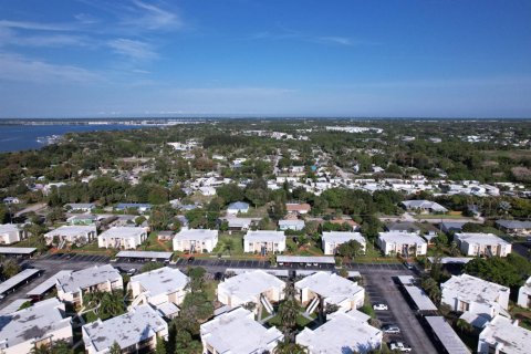 Condominio en Jensen Beach, Florida, 2 dormitorios № 2154571