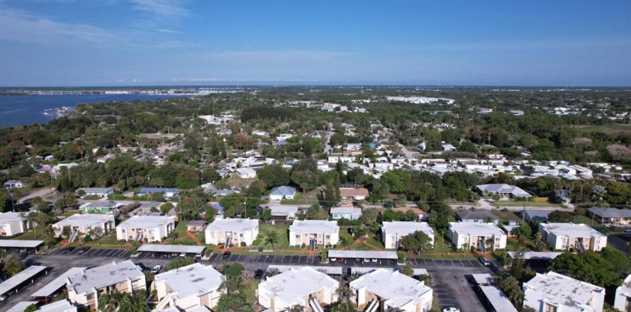 Condominio en Jensen Beach, Florida, 2 dormitorios  № 2154571