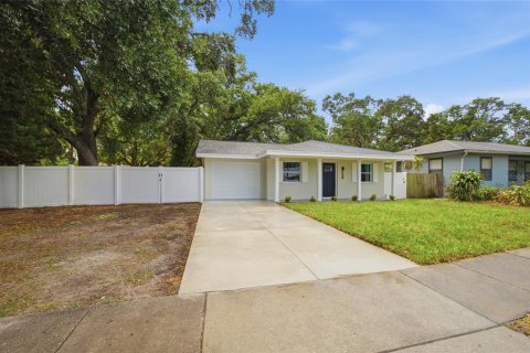 House in Clearwater, Florida 3 bedrooms, 95.88 sq.m. № 2205007 - photo 2