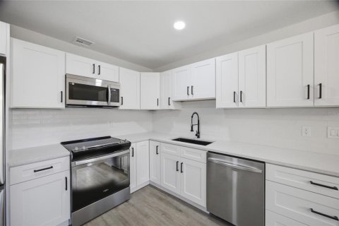 House in Clearwater, Florida 3 bedrooms, 95.88 sq.m. № 2205007 - photo 9