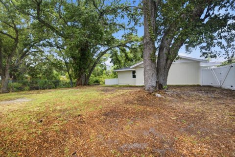 House in Clearwater, Florida 3 bedrooms, 95.88 sq.m. № 2205007 - photo 26