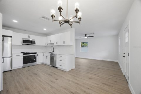 House in Clearwater, Florida 3 bedrooms, 95.88 sq.m. № 2205007 - photo 7