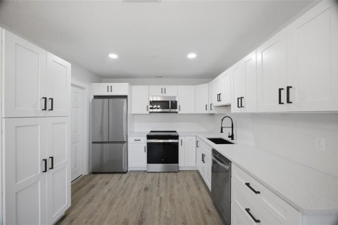 House in Clearwater, Florida 3 bedrooms, 95.88 sq.m. № 2205007 - photo 8