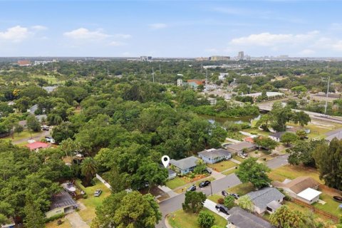 House in Clearwater, Florida 3 bedrooms, 95.88 sq.m. № 2205007 - photo 30