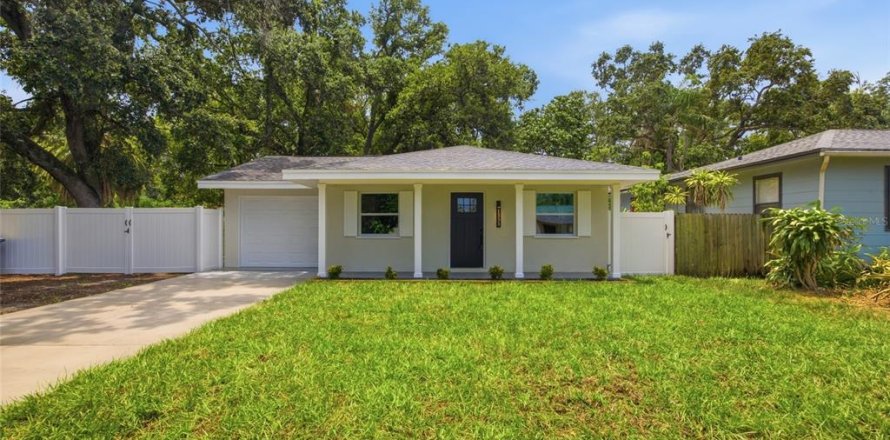 House in Clearwater, Florida 3 bedrooms, 95.88 sq.m. № 2205007