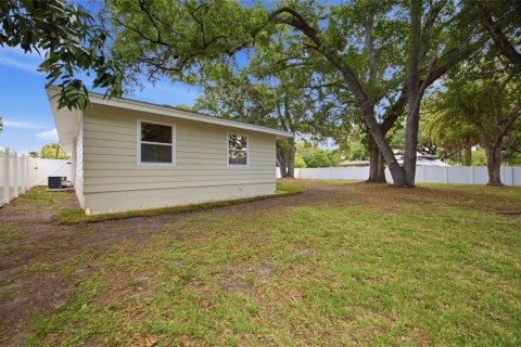 House in Clearwater, Florida 3 bedrooms, 95.88 sq.m. № 2205007 - photo 23