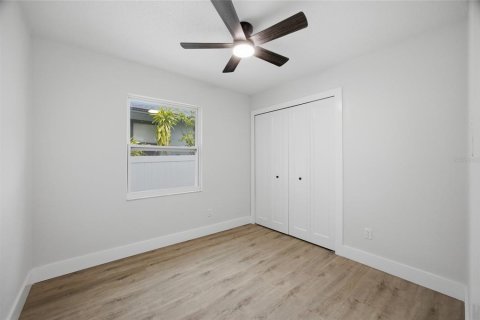 House in Clearwater, Florida 3 bedrooms, 95.88 sq.m. № 2205007 - photo 12