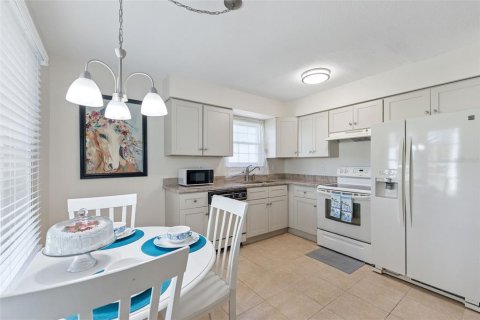 Condo in Holly Hill, Florida, 1 bedroom № 2105108 - photo 11