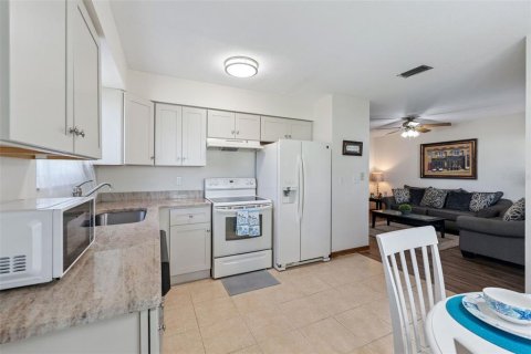 Condo in Holly Hill, Florida, 1 bedroom № 2105108 - photo 10