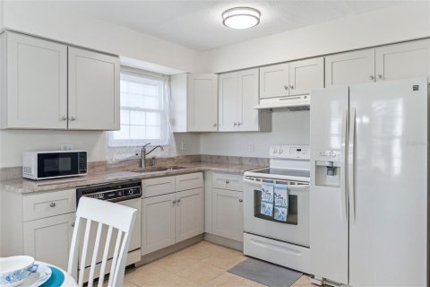 Condo in Holly Hill, Florida, 1 bedroom № 2105108 - photo 12