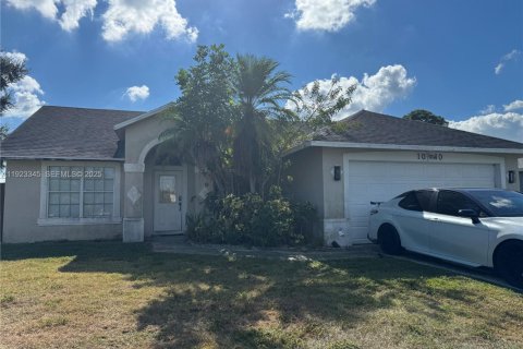 Villa ou maison à louer à Port St. Lucie, Floride: 3 chambres, 125.6 m2 № 1977333 - photo 1