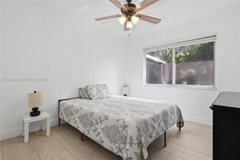 House in Wellington, Florida 3 bedrooms, 117.61 sq.m. № 2069929 - photo 15