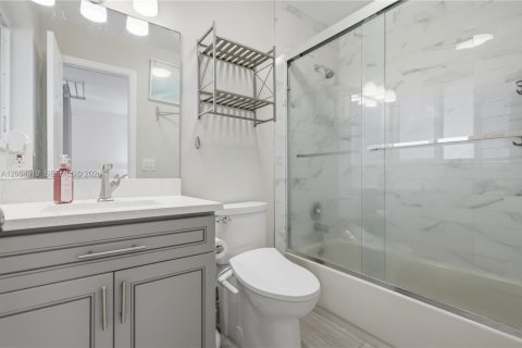 House in Wellington, Florida 3 bedrooms, 117.61 sq.m. № 2069929 - photo 18