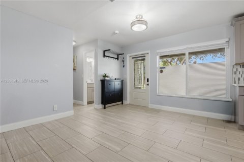 House in Wellington, Florida 3 bedrooms, 117.61 sq.m. № 2069929 - photo 13