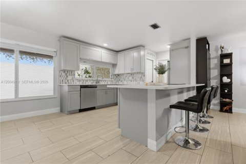 House in Wellington, Florida 3 bedrooms, 117.61 sq.m. № 2069929 - photo 6