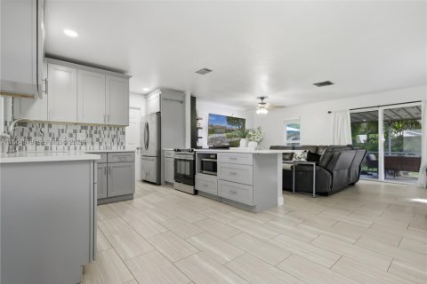House in Wellington, Florida 3 bedrooms, 117.61 sq.m. № 2069929 - photo 8