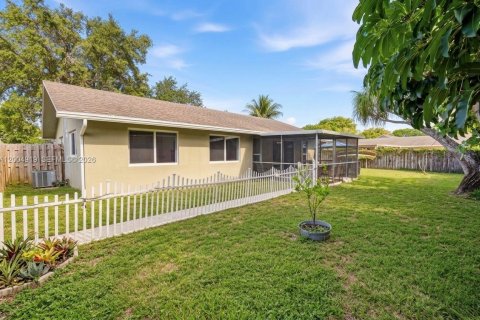 House in Wellington, Florida 3 bedrooms, 117.61 sq.m. № 2069929 - photo 25