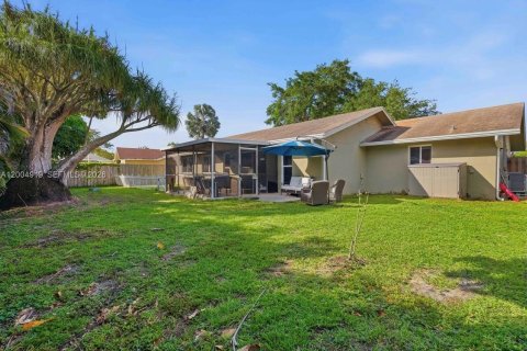 House in Wellington, Florida 3 bedrooms, 117.61 sq.m. № 2069929 - photo 24