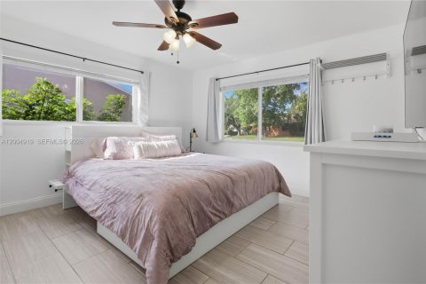 House in Wellington, Florida 3 bedrooms, 117.61 sq.m. № 2069929 - photo 17