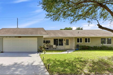 House in Wellington, Florida 3 bedrooms, 117.61 sq.m. № 2069929
