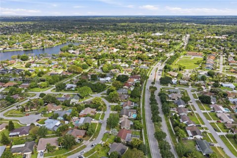 House in Wellington, Florida 3 bedrooms, 117.61 sq.m. № 2069929 - photo 29