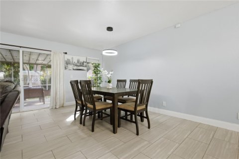 House in Wellington, Florida 3 bedrooms, 117.61 sq.m. № 2069929 - photo 10