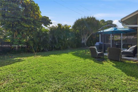 House in Wellington, Florida 3 bedrooms, 117.61 sq.m. № 2069929 - photo 23