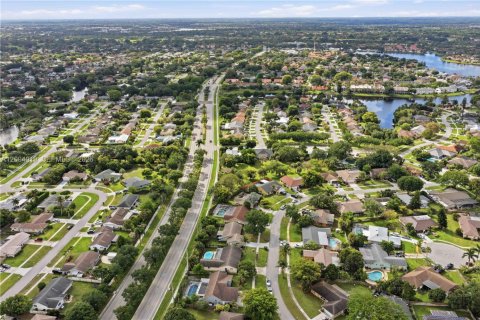 House in Wellington, Florida 3 bedrooms, 117.61 sq.m. № 2069929 - photo 30