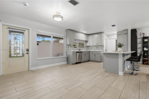 House in Wellington, Florida 3 bedrooms, 117.61 sq.m. № 2069929 - photo 5
