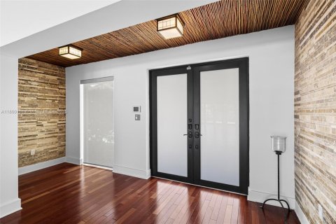 Villa ou maison à vendre à North Miami, Floride: 5 chambres, 378.86 m2 № 1858581 - photo 6