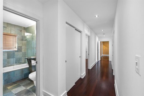 Villa ou maison à vendre à North Miami, Floride: 5 chambres, 378.86 m2 № 1858581 - photo 20
