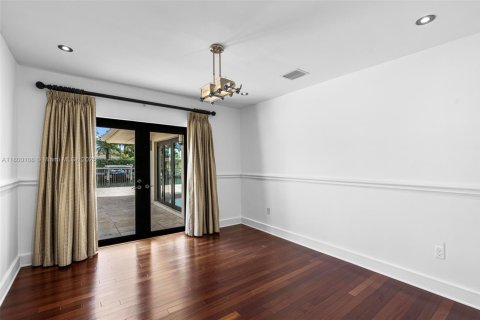 Villa ou maison à vendre à North Miami, Floride: 5 chambres, 378.86 m2 № 1858581 - photo 22